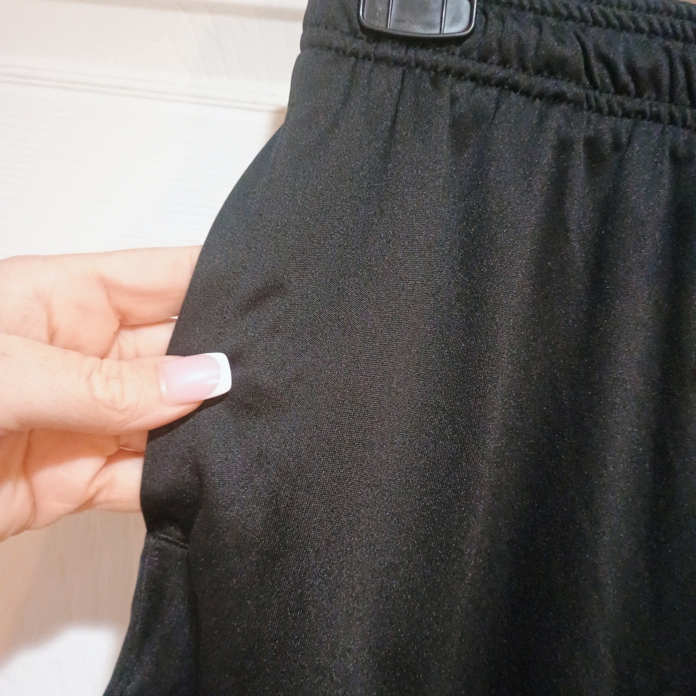 Boys Under Armour Black Athletic Basketball Shorts with Red Logo Size YXL - Picture 4 of 6